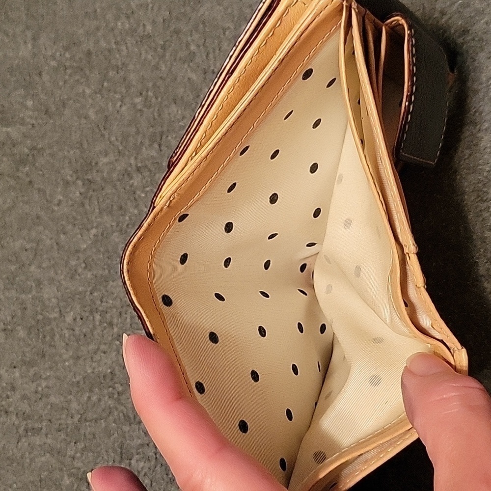 Small Kate Spade wallet snap & zipper closure...sew pictures for condition - Picture 9 of 15